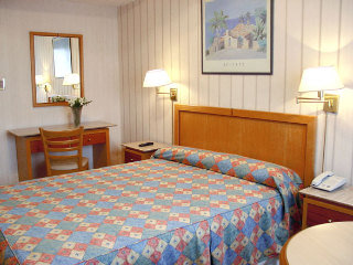 525 Hotel Embajador