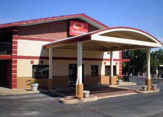 Econo Lodge  Inn & Suites