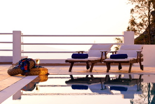 Adamant Suites