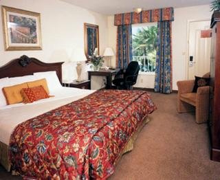 Clarion Inn & Suites Clearwater
