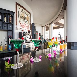 Grand Palladium Lady Hamilton Resort & Spa