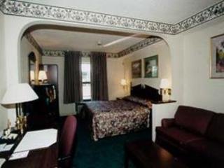 Clarion Inn & Suites Northwest