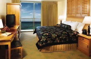 Embassy Suites - Waikiki Beach Walk