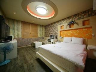 Goodstay New Grand Hotel