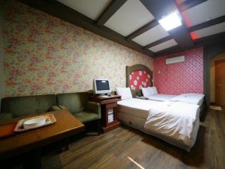 Goodstay New Grand Hotel
