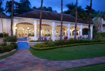 Couples Sans Souci - Adults On