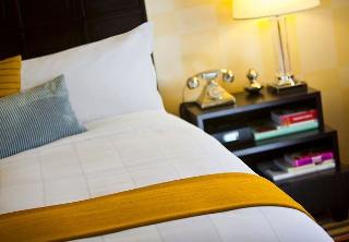 Renaissance Woodbridge Hotel