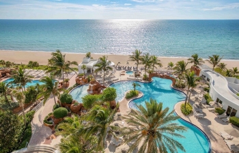 Отель Trump International Beach Resort