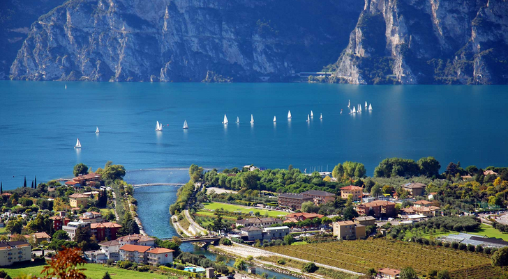 €690 - Осенние каникулы на озере Гарда и Милане с перелетом и арендой авто