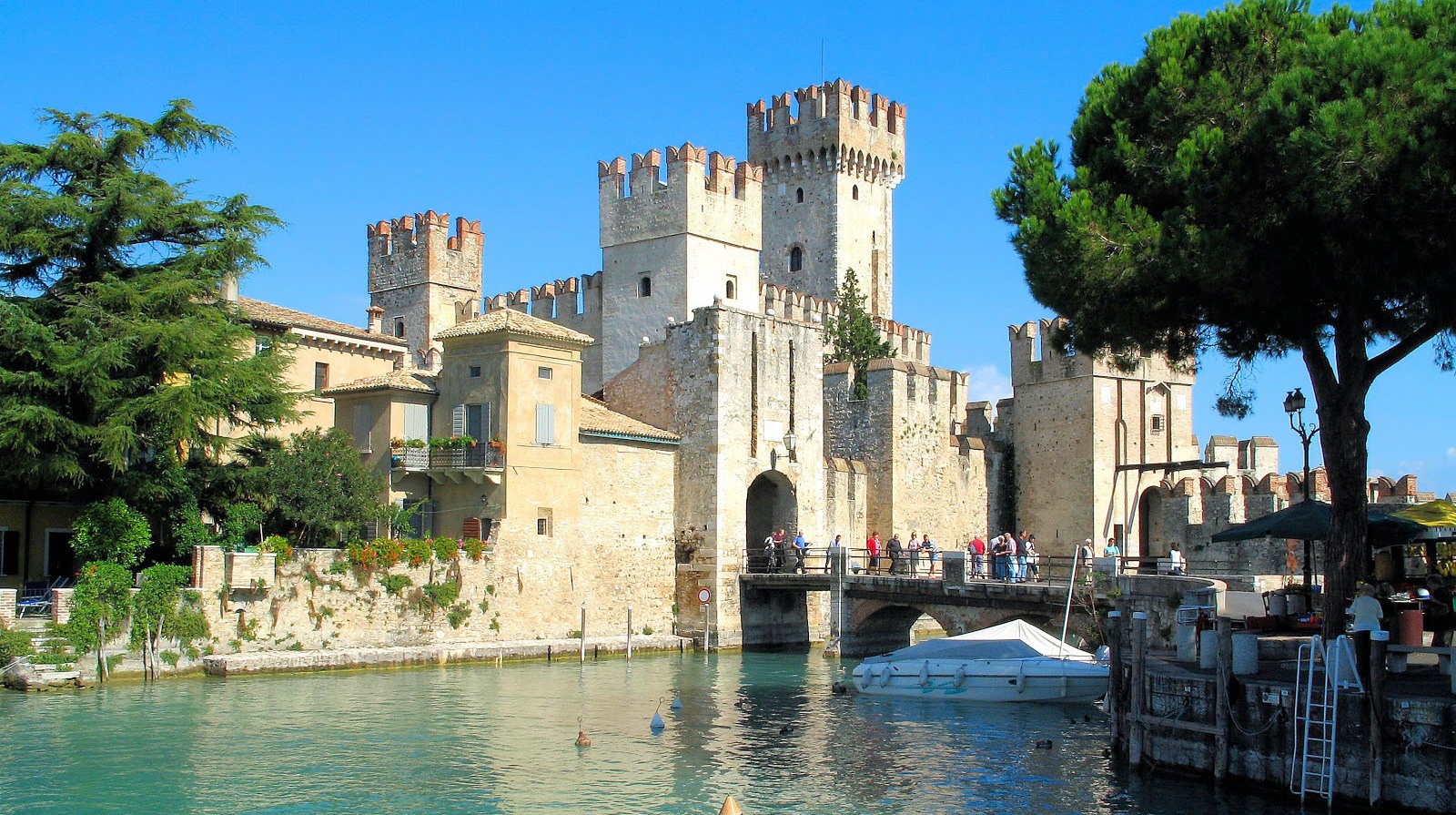 €925 - Индивидуальное путешествие на озеро Гарда, Верону, Венецию на 7 ночей с прямым перелетом и арендой авто